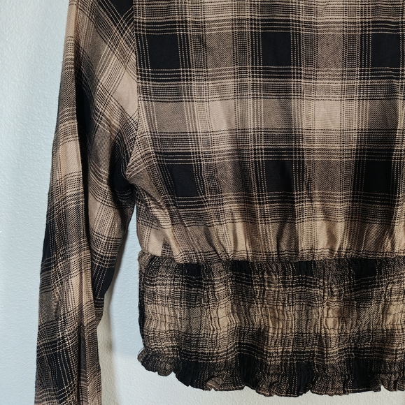 Sim & Sam Plaid Cropped Balloon Sleeve Top - Picture 6 of 6